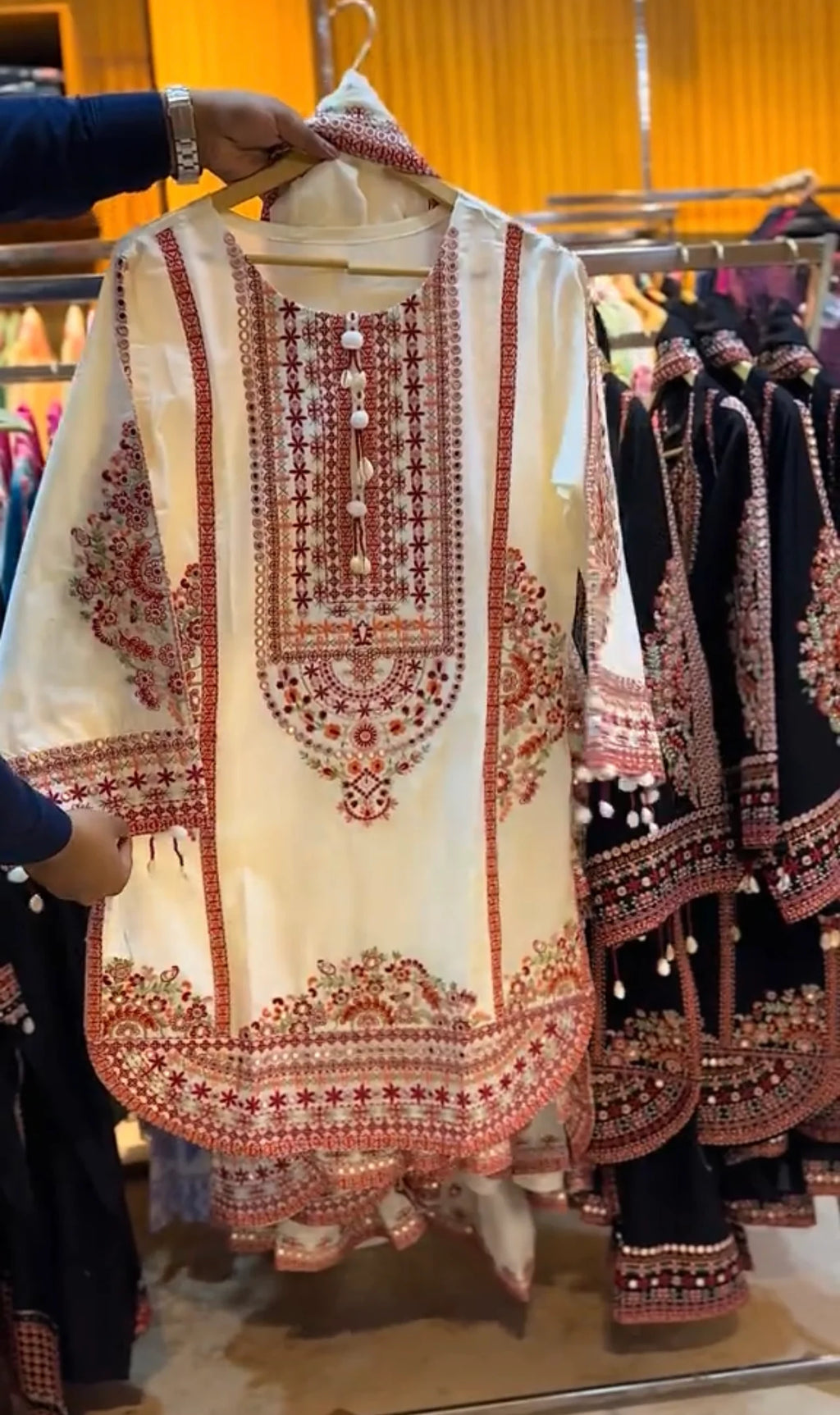 Lama Traditional 3Pcs Stitched